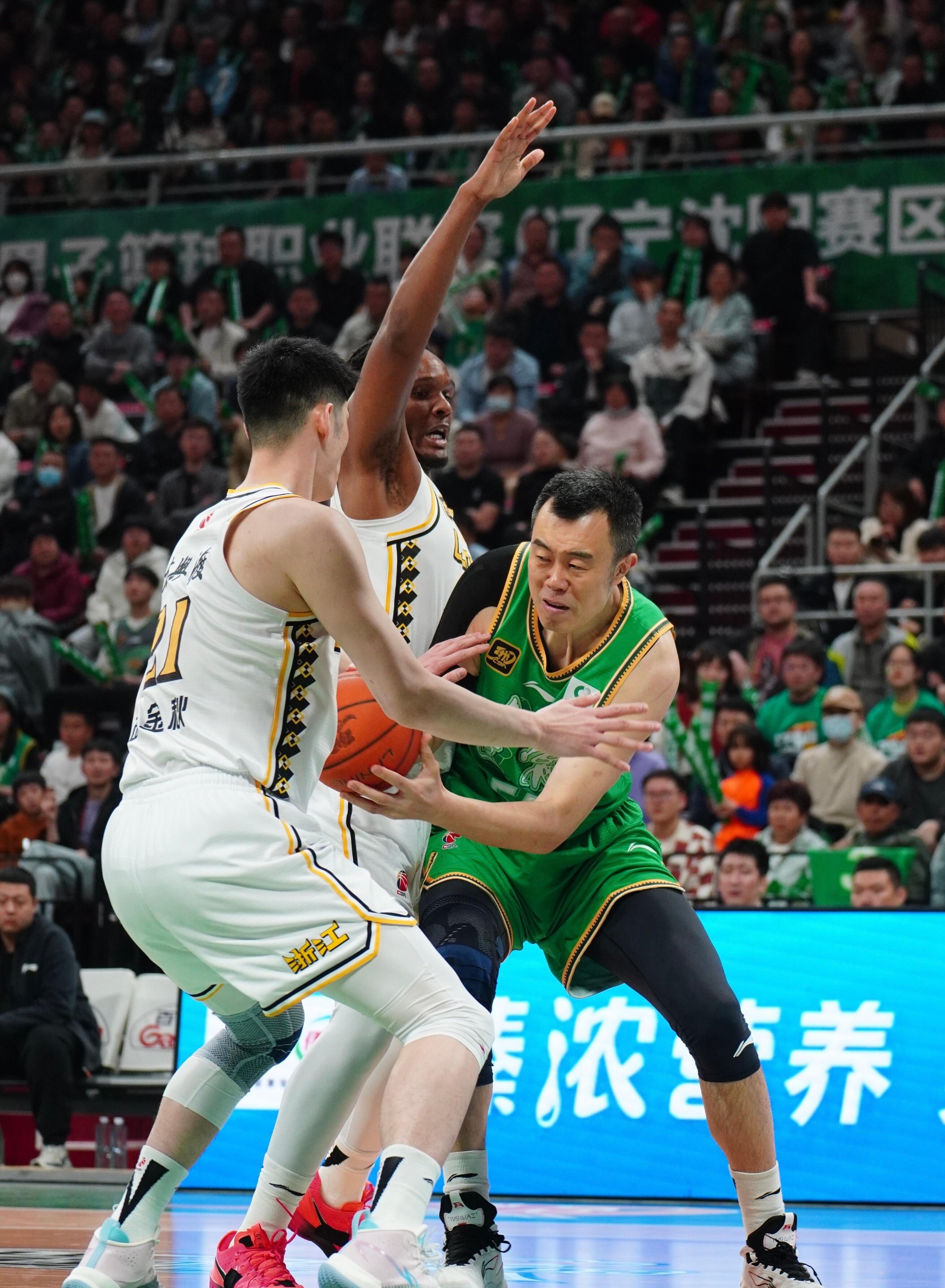辽宁男篮今晚比赛直播(今晚男篮19点30现场直播视频)